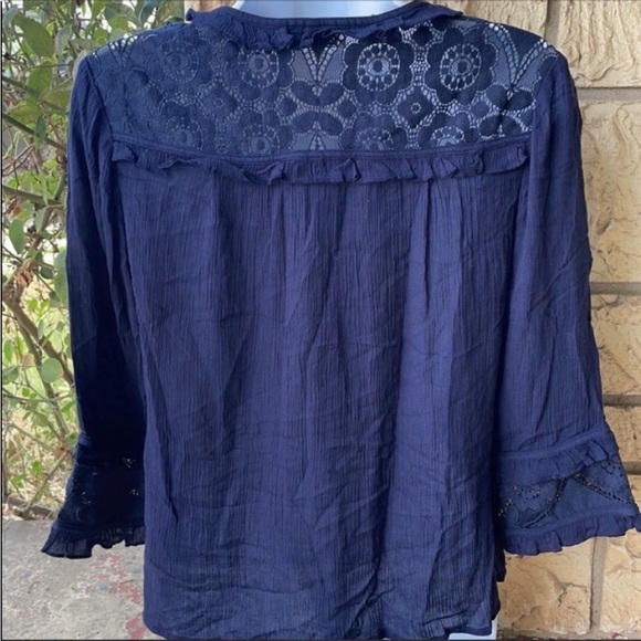 Crown & Ivy Tunic Top Navy Blue Flow Lace Neck sleeves Size XS loose fit - Picture 7 of 10
